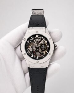 Мъжки часовник Hublot Classic Fusion Skeleton титаниев корпус черен циферблат